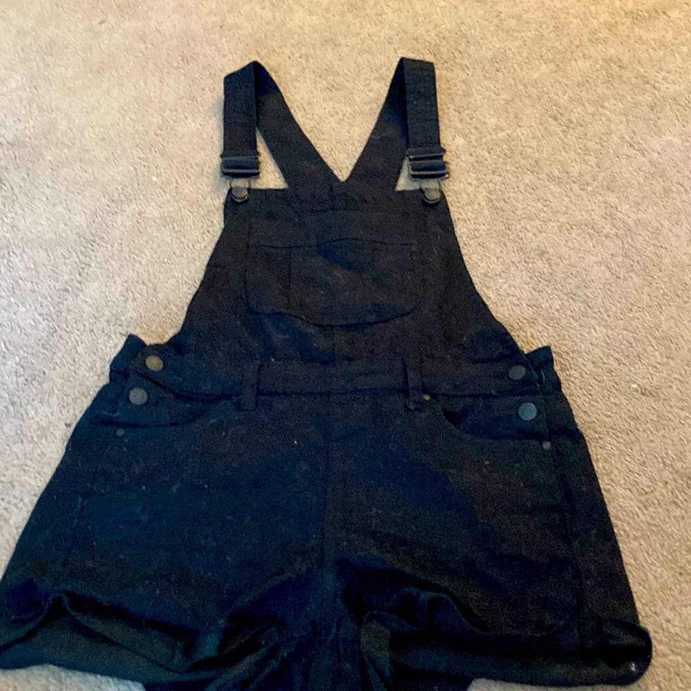 Woman’s black overall shorts